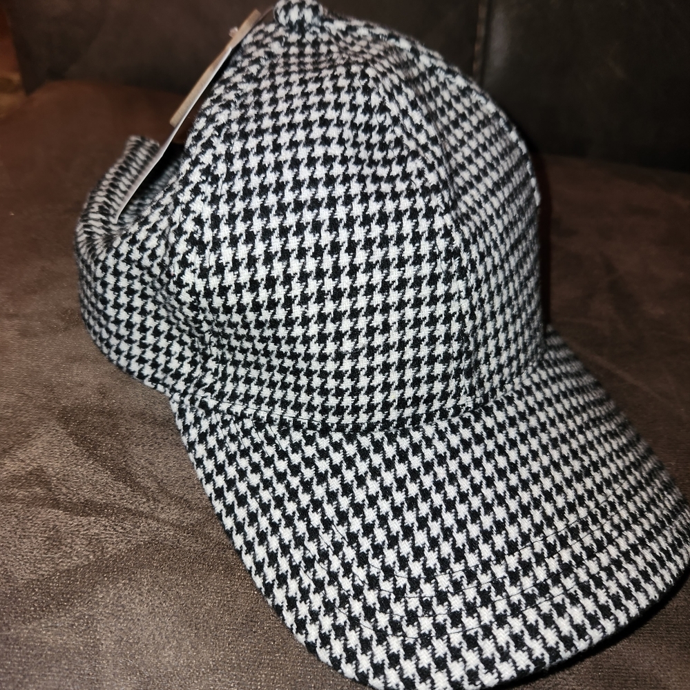 Houndstooth Sherlock Holmes style cap.